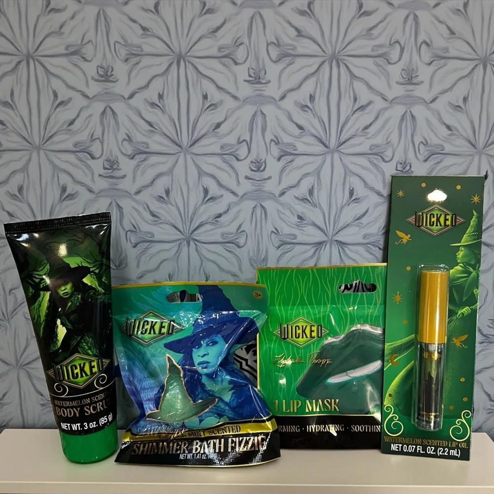 Wicked Elphaba Beauty Gift Set Body Scrub Lip Oil Lip Mask Bath Fizzie